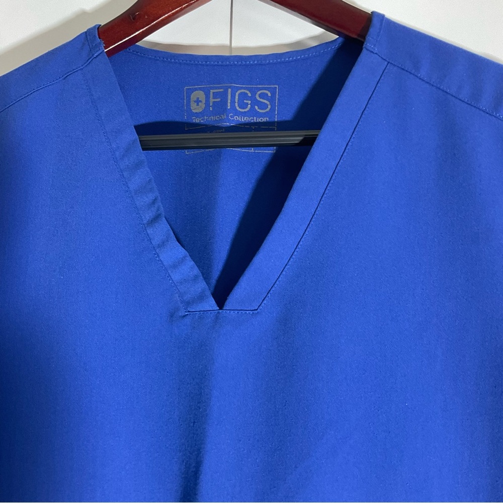 Figs Technical Collection Short Sleeve Pockets V-Neck Scrub Top Slit Sides Sz SM - Picture 4 of 13